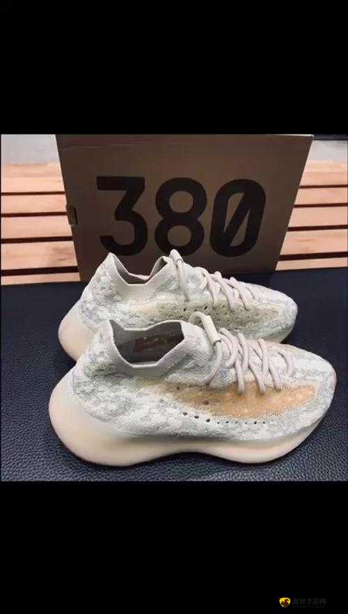 Yeezy 380 蜜桃粉：少女心爆棚的梦幻配色