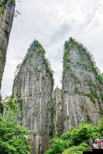 又白又大的两座峰：壮丽奇观